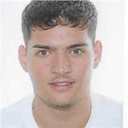 Títulos: Bachillerato de Salud, EBau, Actualmente cursando operaciones de laboratorio